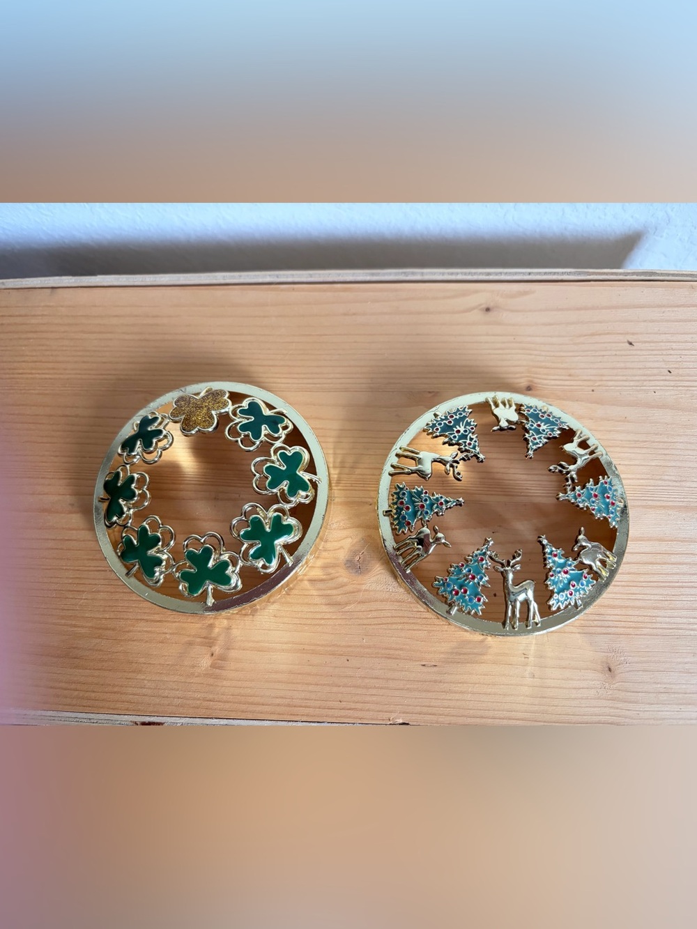 Yankee Candle Illumalid-Gold-Tone Green Enamel Holiday & Clover Scarf Rings